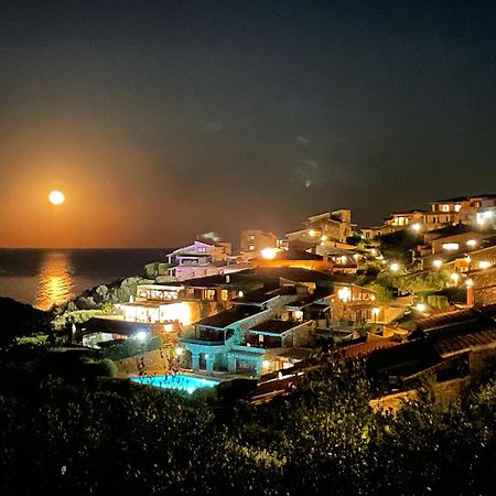 דירות San Teodoro Punta Est Delizioso Monolocale Vista Mare מראה חיצוני תמונה