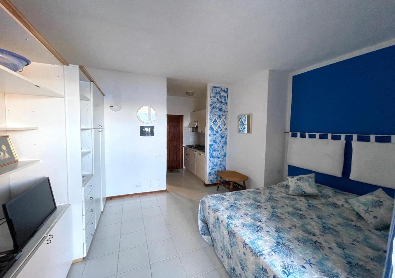 דירות San Teodoro Punta Est Delizioso Monolocale Vista Mare מראה חיצוני תמונה