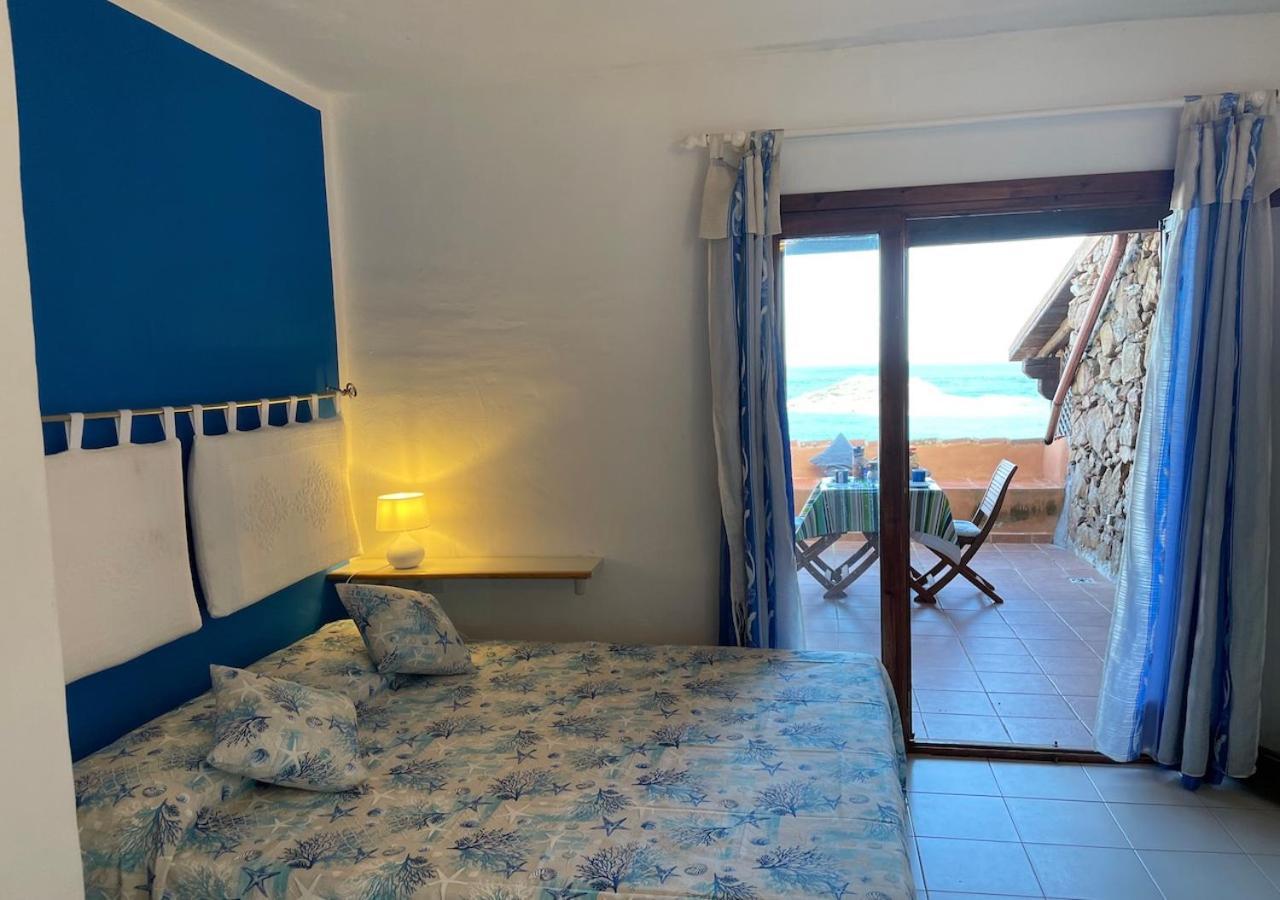 דירות San Teodoro Punta Est Delizioso Monolocale Vista Mare מראה חיצוני תמונה
