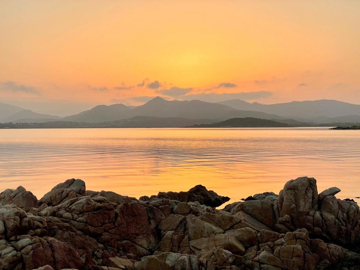 דירות San Teodoro Punta Est Delizioso Monolocale Vista Mare מראה חיצוני תמונה