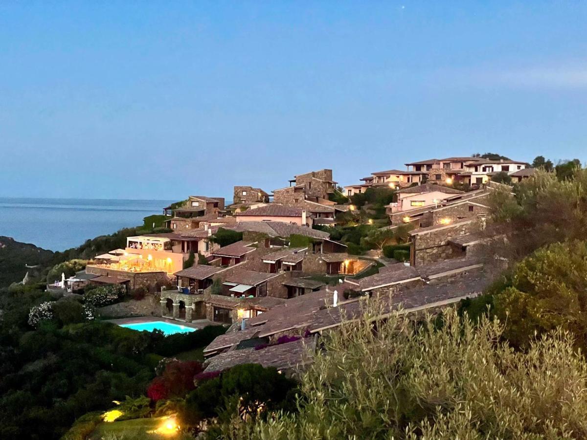 דירות San Teodoro Punta Est Delizioso Monolocale Vista Mare מראה חיצוני תמונה