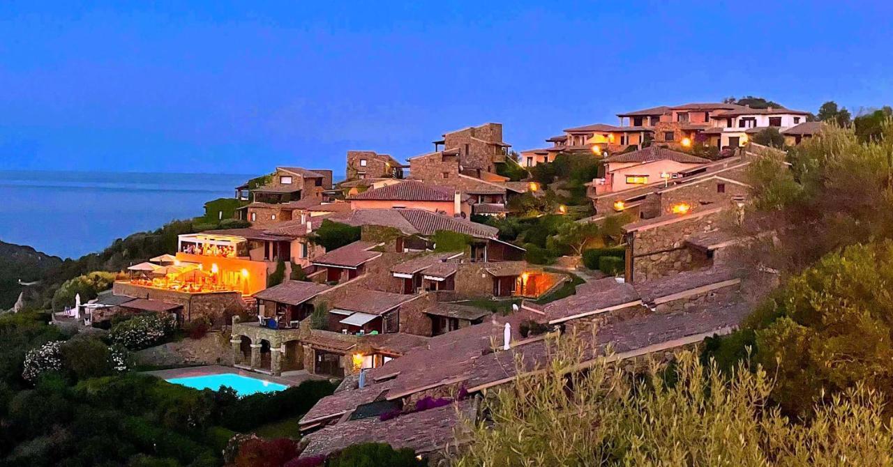 דירות San Teodoro Punta Est Delizioso Monolocale Vista Mare מראה חיצוני תמונה
