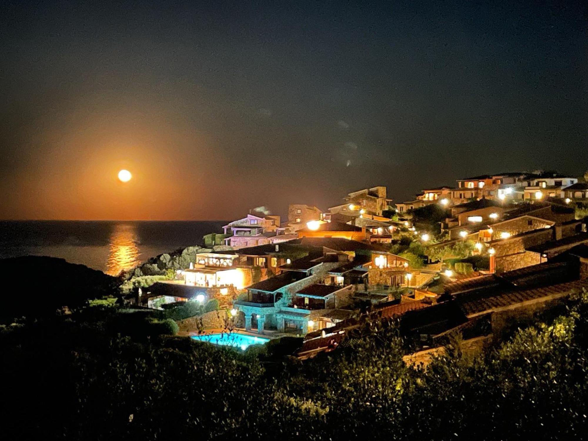 דירות San Teodoro Punta Est Delizioso Monolocale Vista Mare מראה חיצוני תמונה
